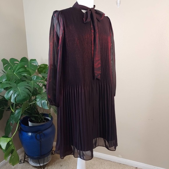 Nanette Lepore two-tone long sleeve, pleated with neck tie Size 4 - Picture 6 of 7